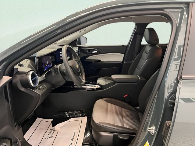 Certified 2025 Chevrolet Trax LT FWD image 11