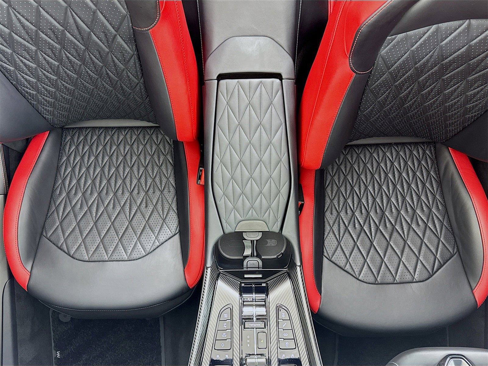 Used 2025 Aston Martin DB12 Convertible image 22