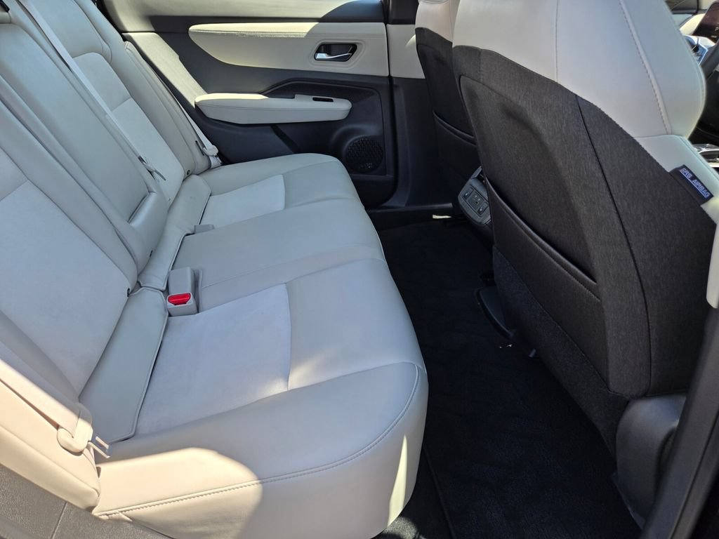 Used 2024 Nissan Ariya AWD image 18
