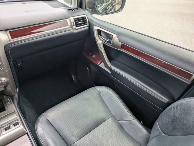 Used 2018 Lexus GX 460 Premium w/ Premium Package AWD/4WD image 18