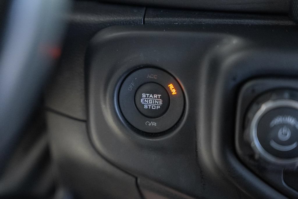 Certified 2022 Jeep Gladiator Sport AWD/4WD image 24