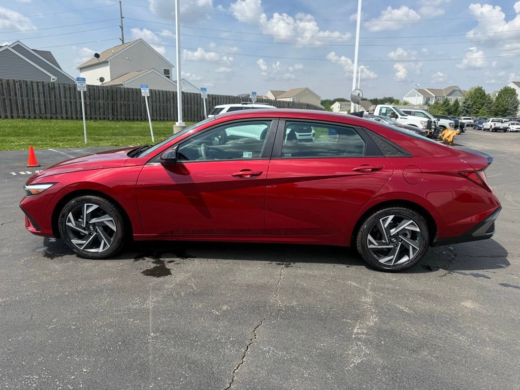 Used 2025 Hyundai Elantra Sport FWD image 6