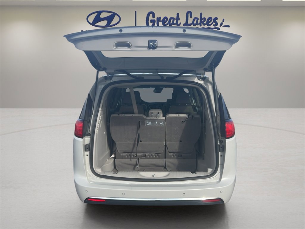 Used 2020 Chrysler Pacifica Touring-L Plus w/ Advanced Safetytec Group image 10