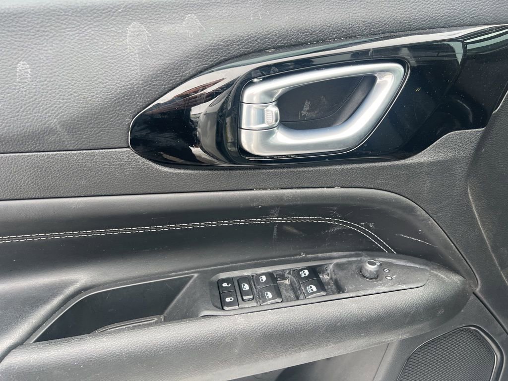 Used 2024 Jeep Compass Latitude w/ Sun and Sound Group image 10