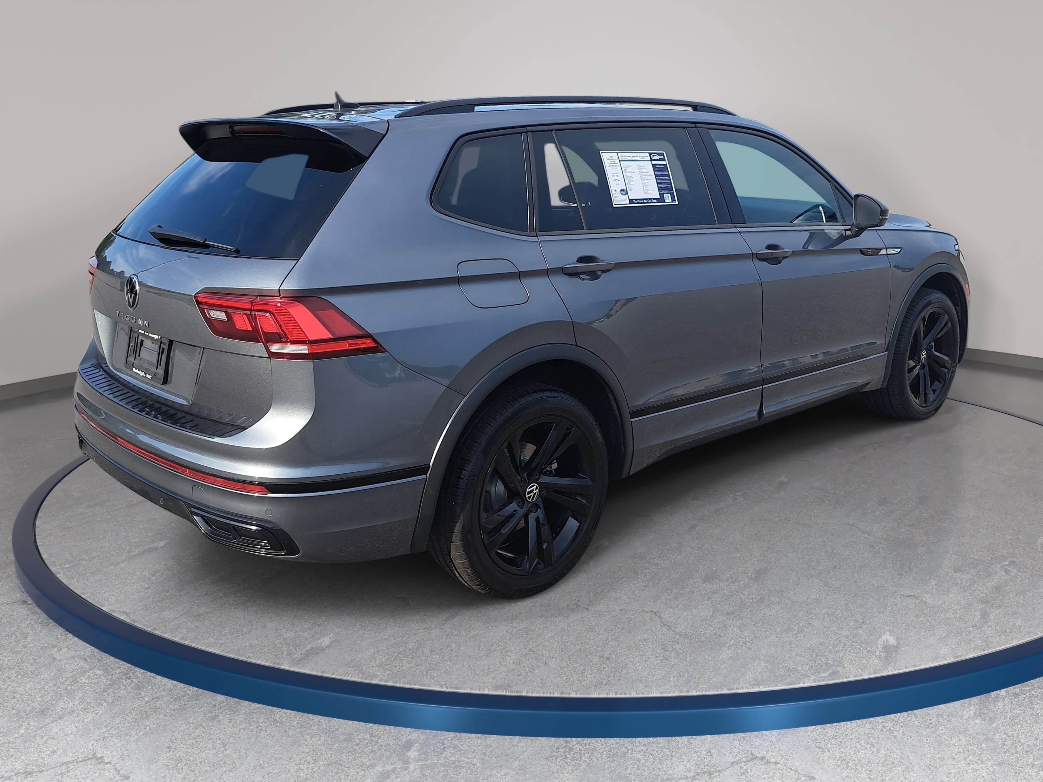 Used 2023 Volkswagen Tiguan SE R-Line FWD image 5