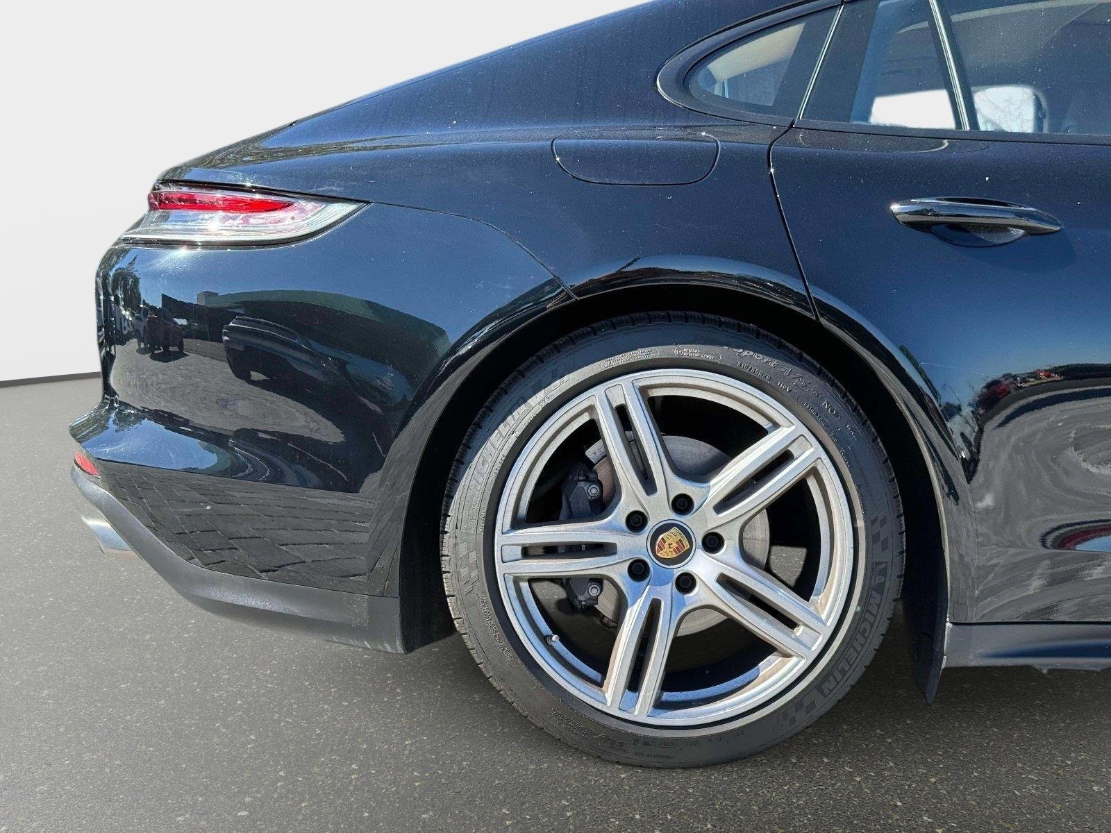 Used 2022 Porsche Panamera 4 AWD/4WD image 18