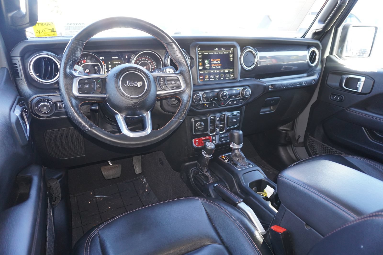Used 2022 Jeep Wrangler Unlimited Rubicon w/ Xtreme Recon 35" Tire Package AWD/4WD image 10