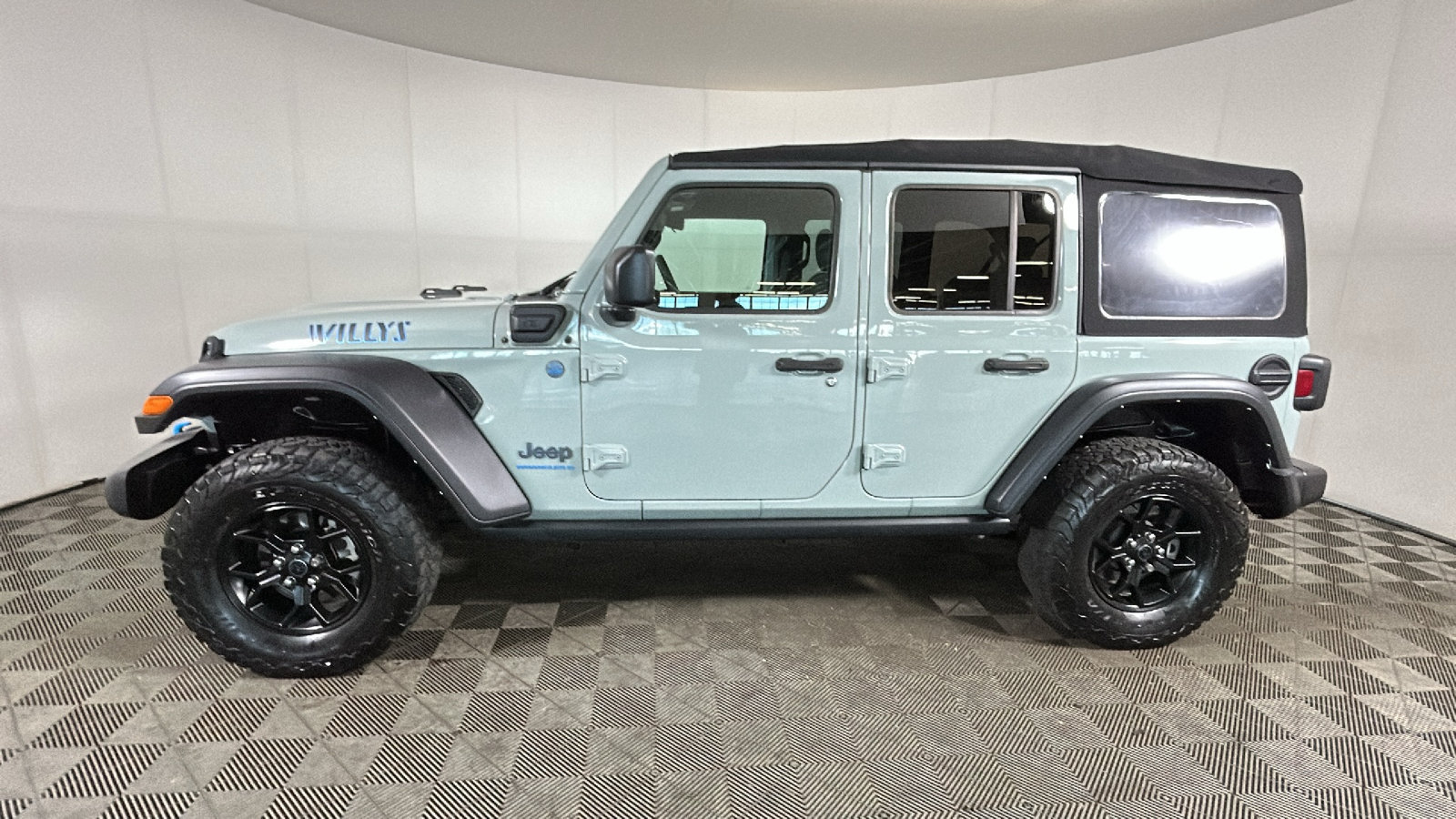 Used 2024 Jeep Wrangler Unlimited AWD/4WD image 7
