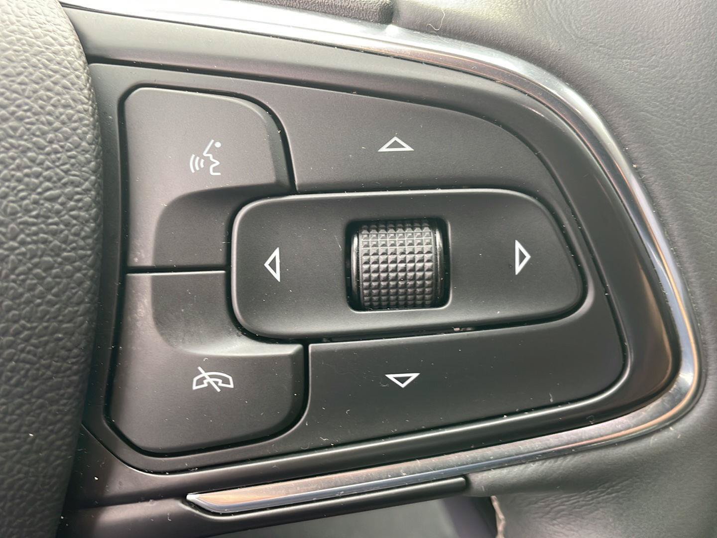 Used 2023 Buick Envision Essence FWD image 17