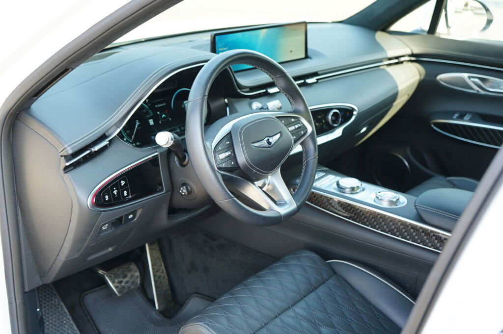 Used 2025 Genesis GV70 3.5T Sport w/ Sport Prestige Package image 17