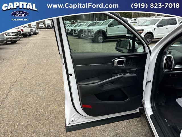 Used 2024 Kia Sorento S image 19