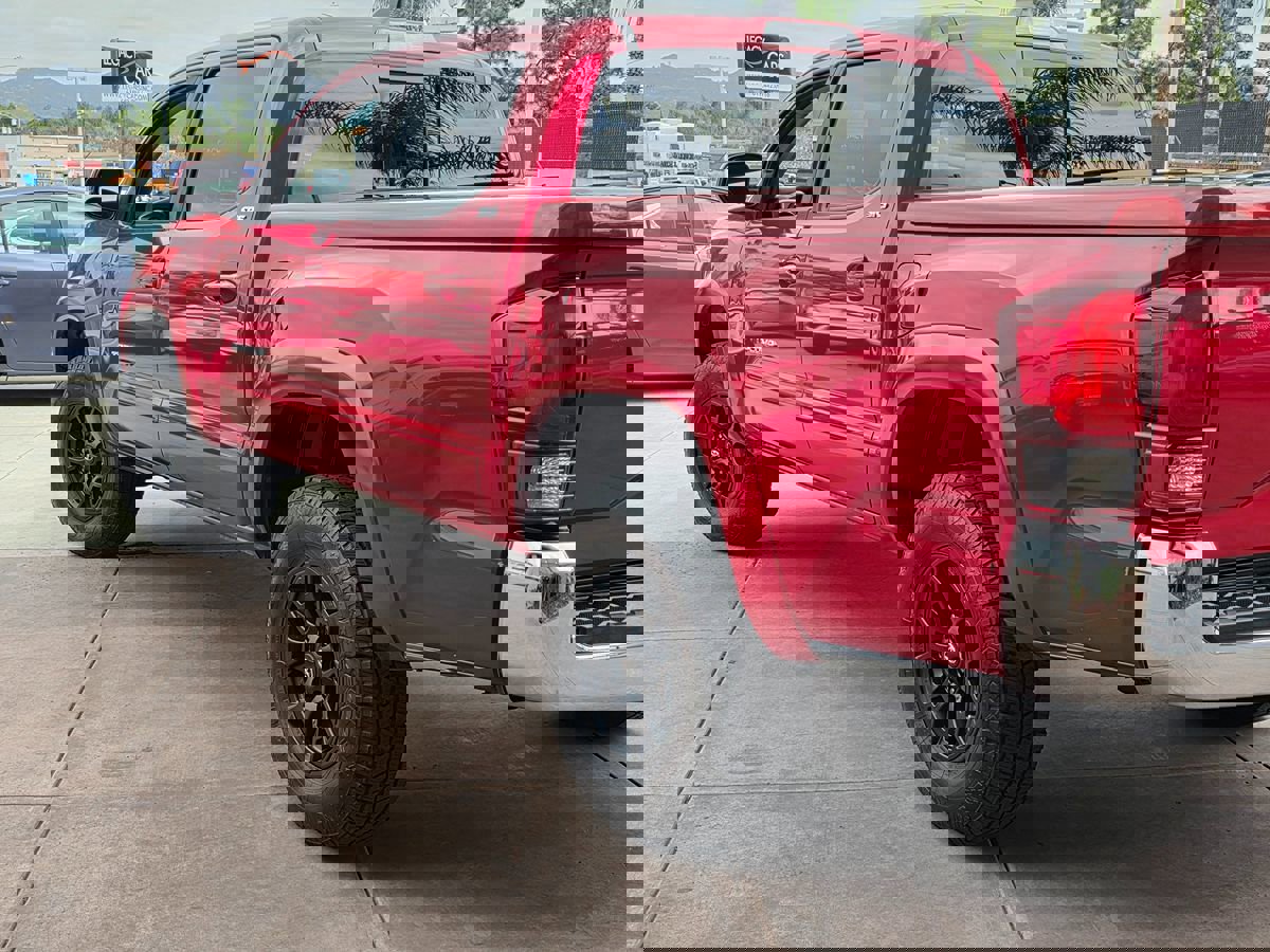 Used 2020 Toyota Tacoma SR5 image 12