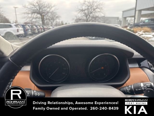 Used 2017 Land Rover Discovery First Edition image 10