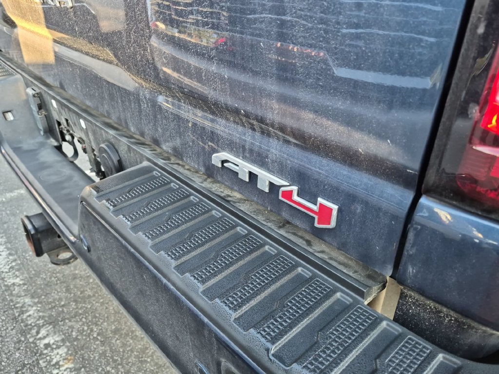 Used 2022 GMC Sierra 2500 AT4 w/ AT4 Premium Plus Package AWD/4WD image 8