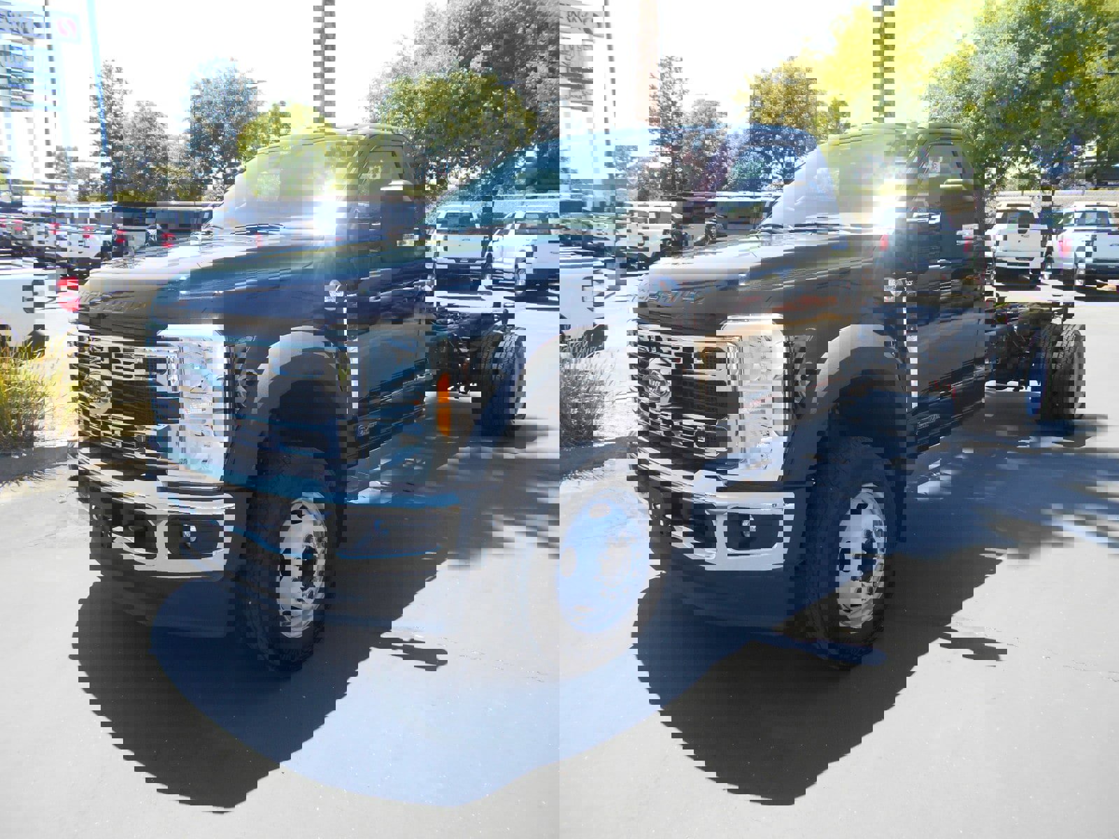 Used 2025 Ford F550 2WD Regular Cab Super Duty image 1