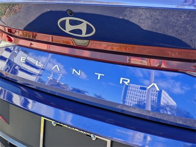 Used 2025 Hyundai Elantra SE image 15