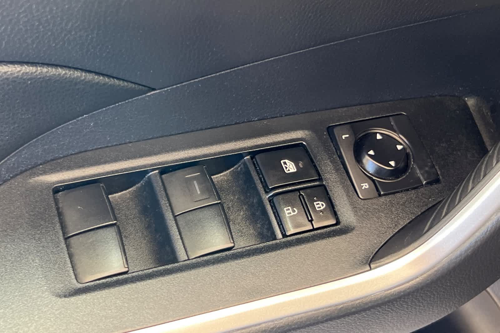 Used 2021 Toyota RAV4 LE AWD/4WD image 13