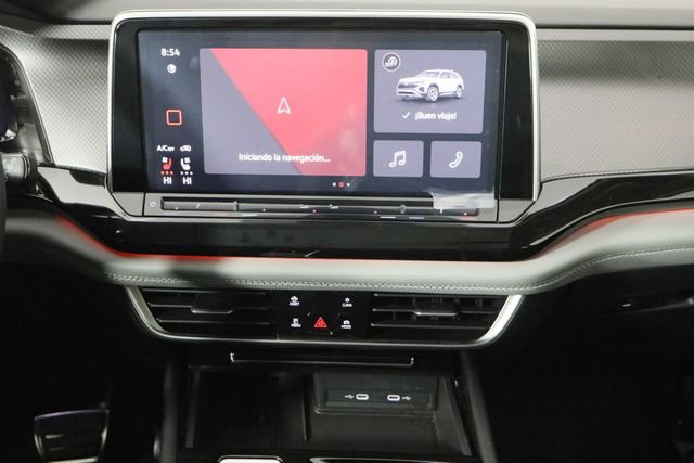 Used 2025 Volkswagen Atlas Peak Edition SE AWD/4WD image 32