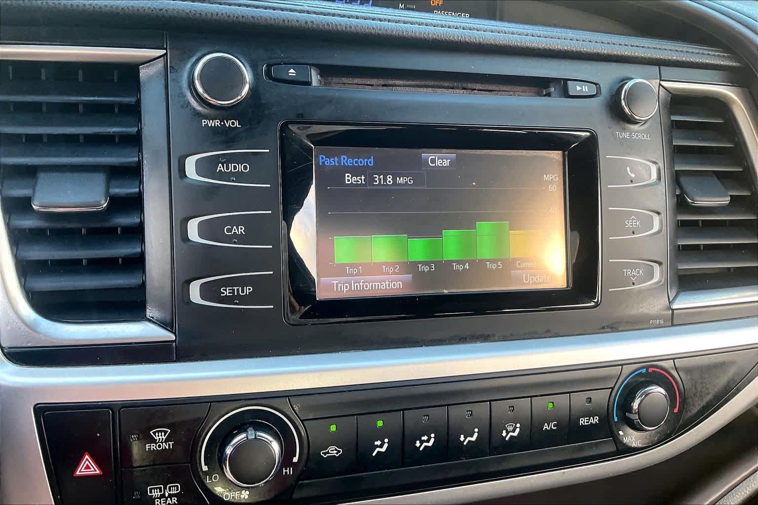Used 2019 Toyota Highlander LE FWD image 31