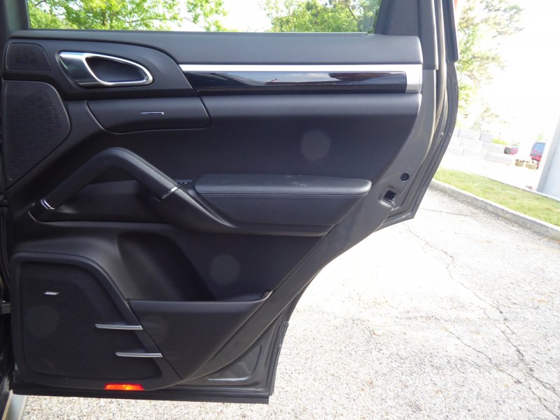 Used 2014 Porsche Cayenne GTS image 32