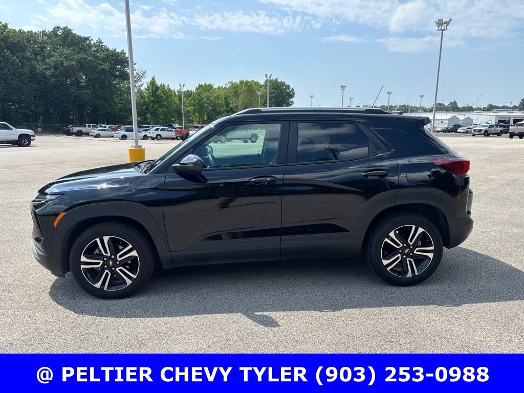 Used 2025 Chevrolet TrailBlazer LT w/ Convenience Package FWD image 4