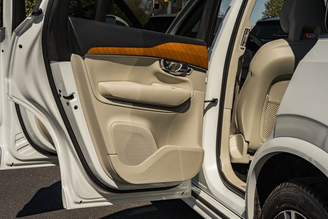 Certified 2022 Volvo XC90 T6 Momentum w/ Climate Package image 37