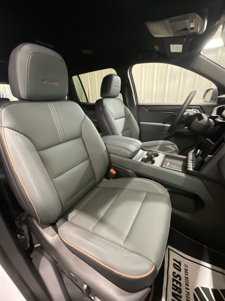 Used 2025 GMC Acadia AT4 image 15