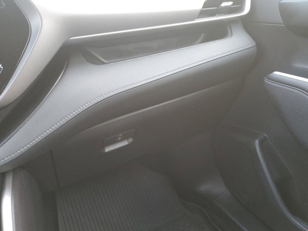 Used 2023 Toyota Highlander LE image 19