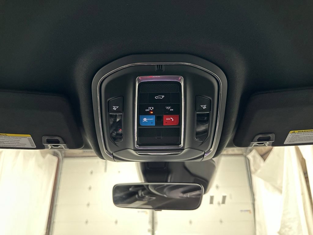 Used 2025 Jeep Grand Cherokee Altitude AWD/4WD image 33