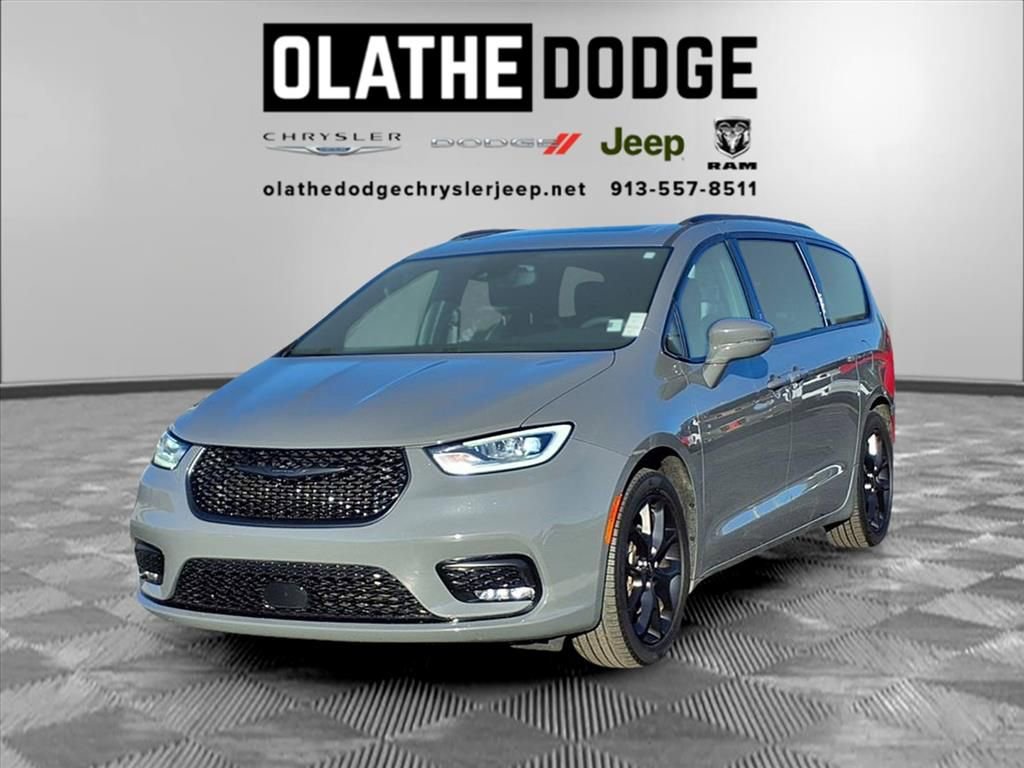 Used 2022 Chrysler Pacifica Touring-L w/ S Appearance Package