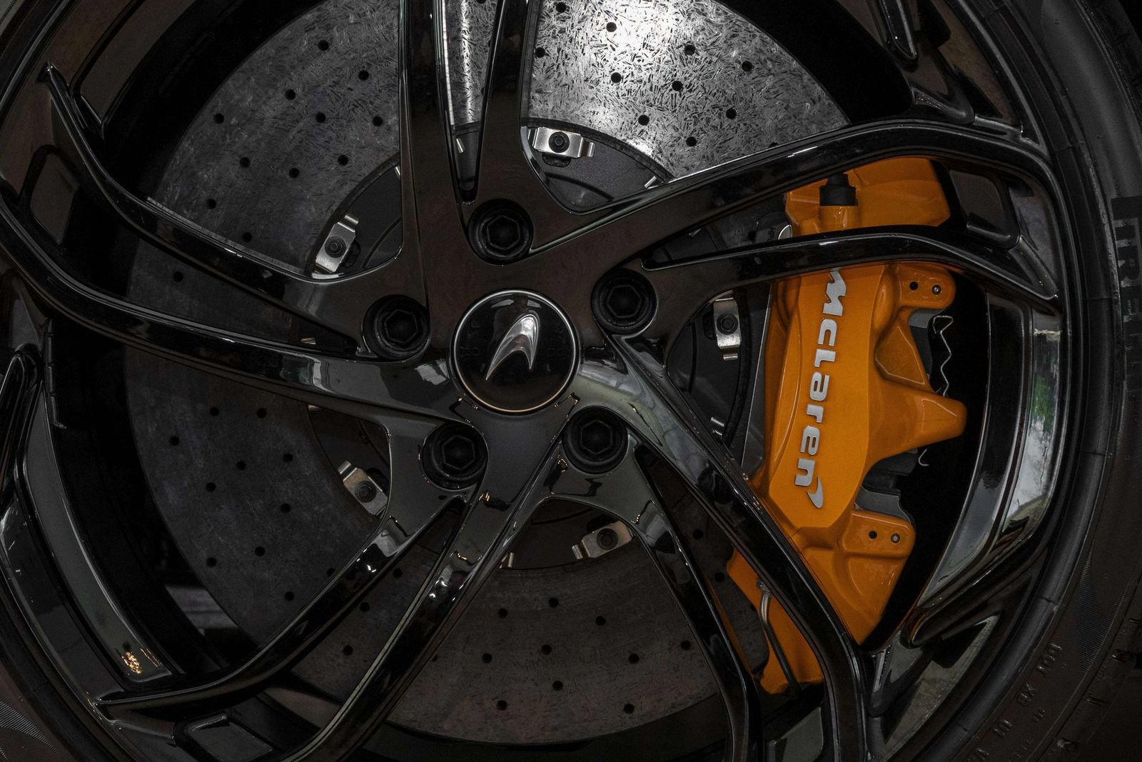 Used 2024 McLaren 750S Spider RWD image 13