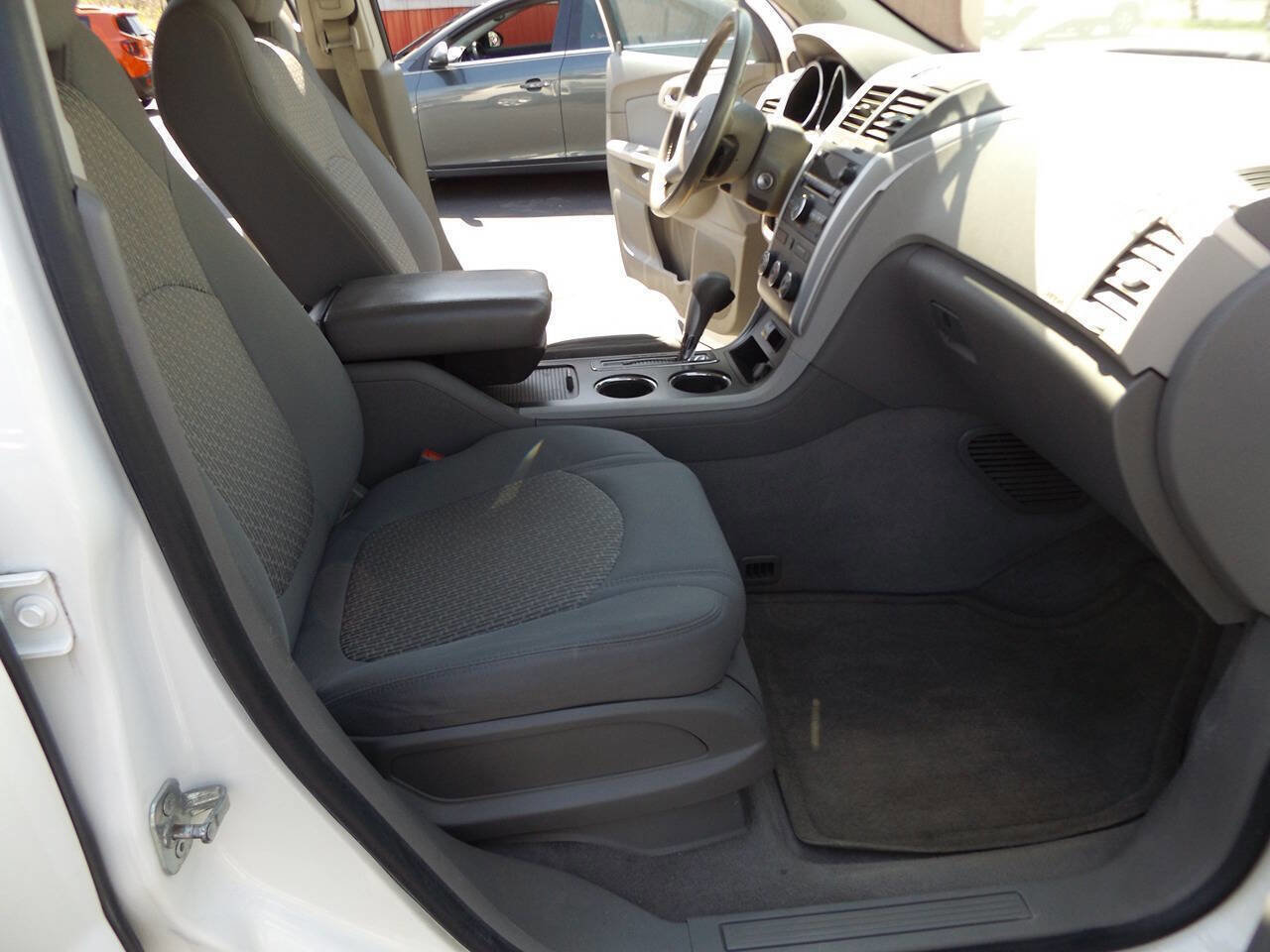 Used 2012 Chevrolet Traverse LS FWD image 22