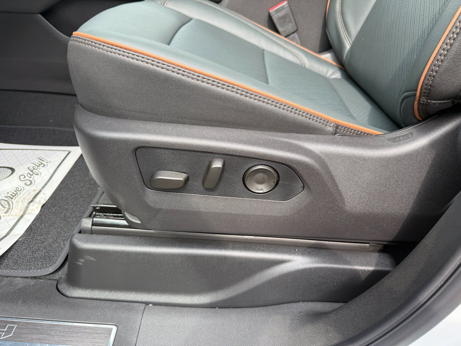 New 2026 GMC Yukon XL AT4 AWD/4WD image 26