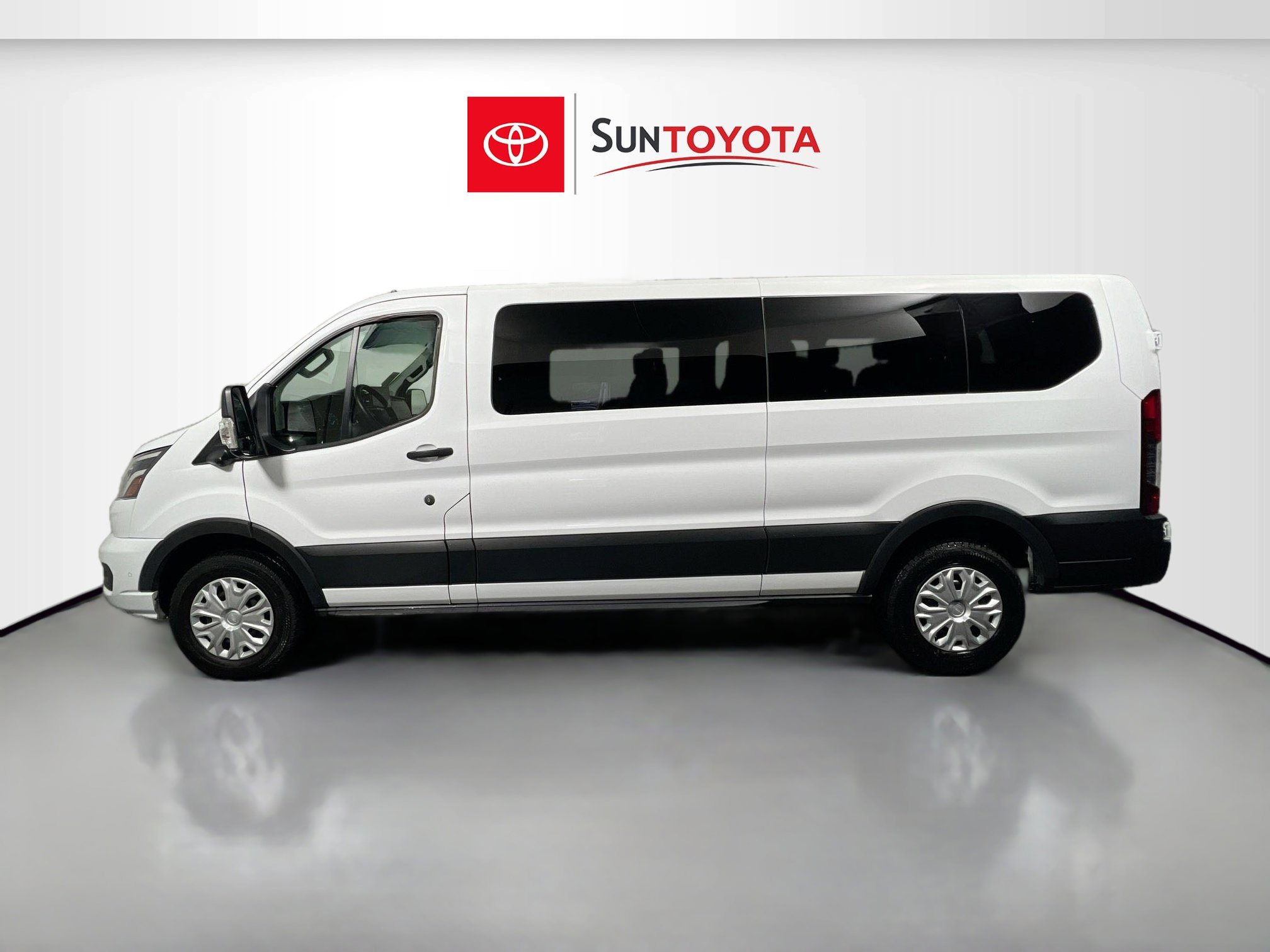 Used 2023 Ford Transit 350 XLT image 7