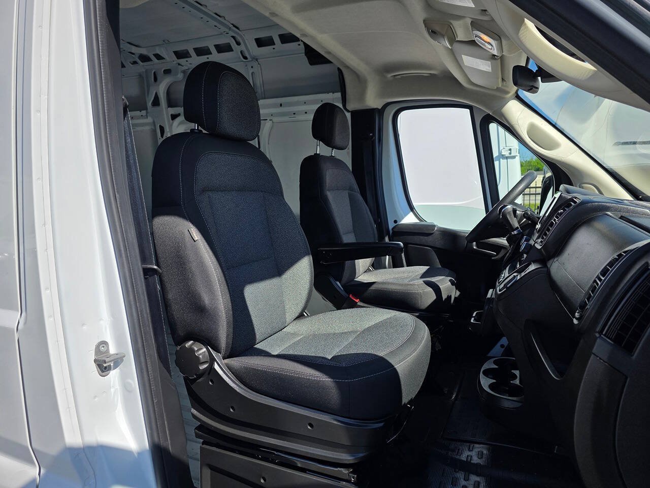Used 2023 RAM ProMaster 2500 FWD image 9