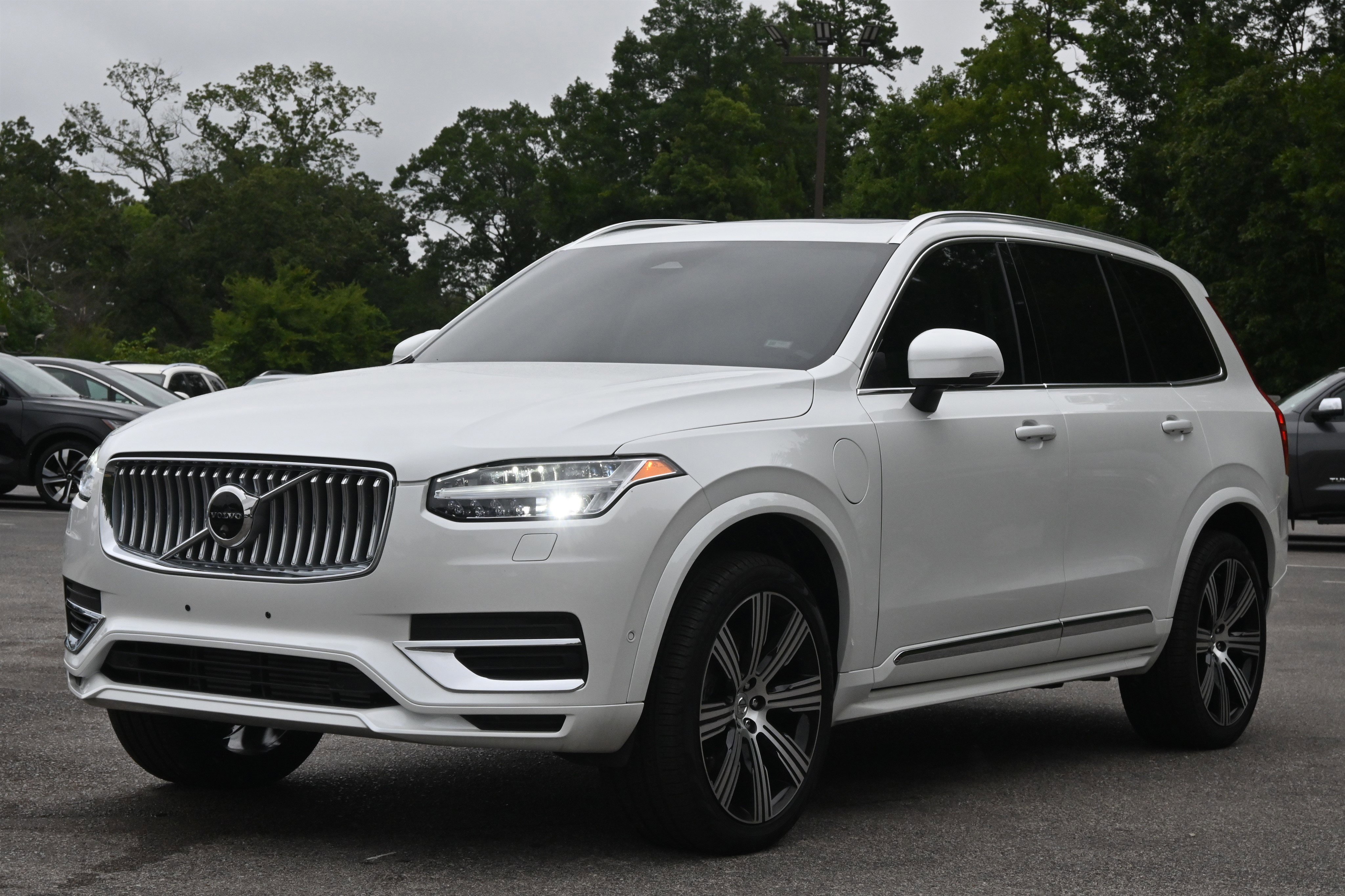 Used 2025 Volvo XC90 T8 Plus w/ Protection Package Premier image 5