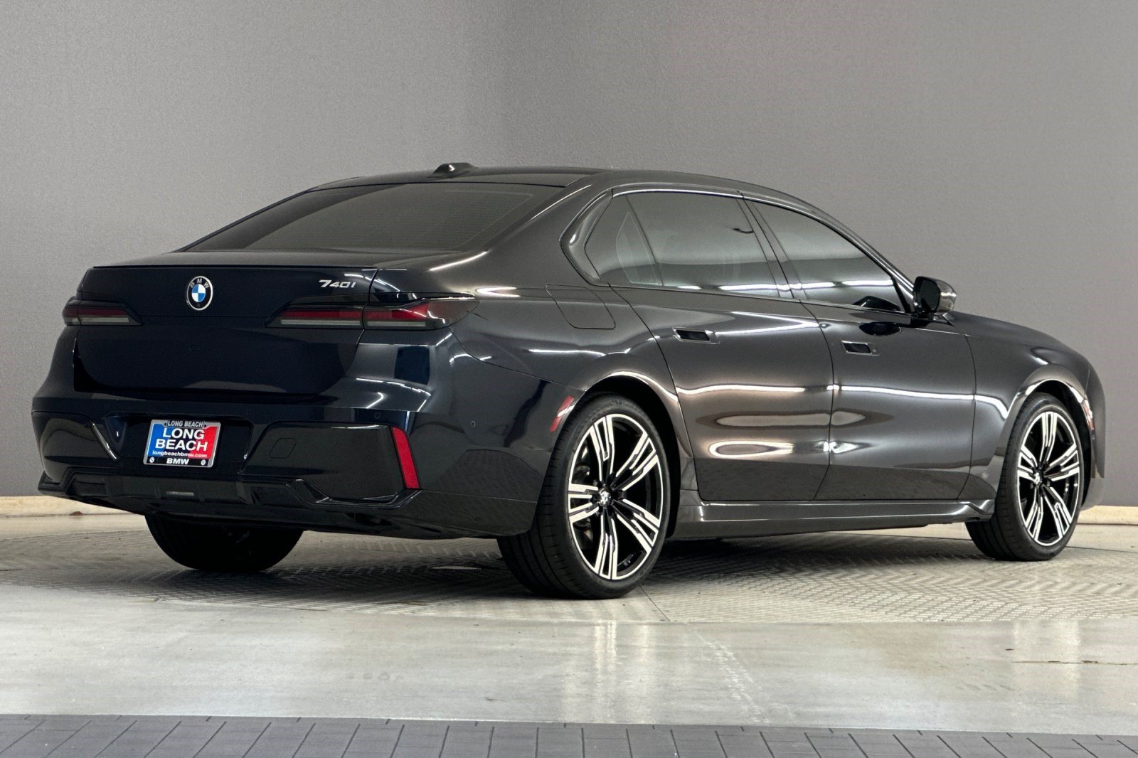 Certified 2023 BMW 740i RWD image 8