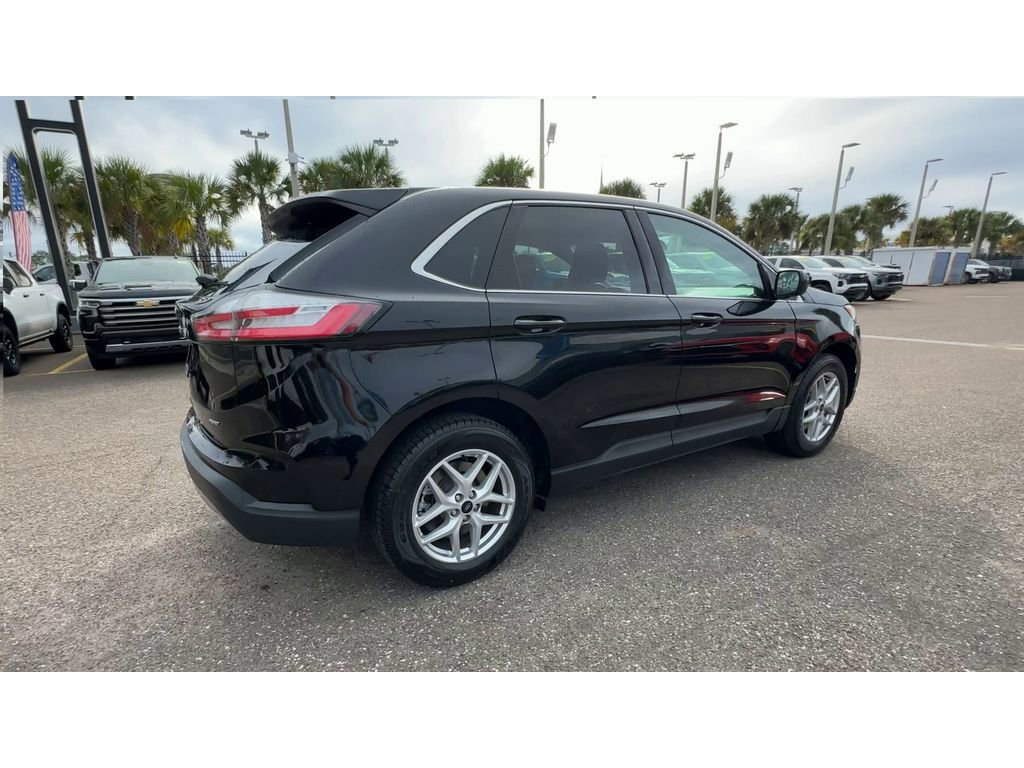 Used 2024 Ford Edge SEL AWD/4WD image 2