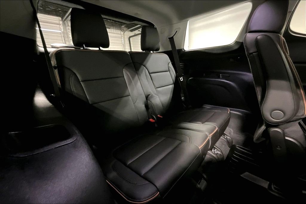 Used 2022 GMC Acadia AT4 w/ Technology Package image 38