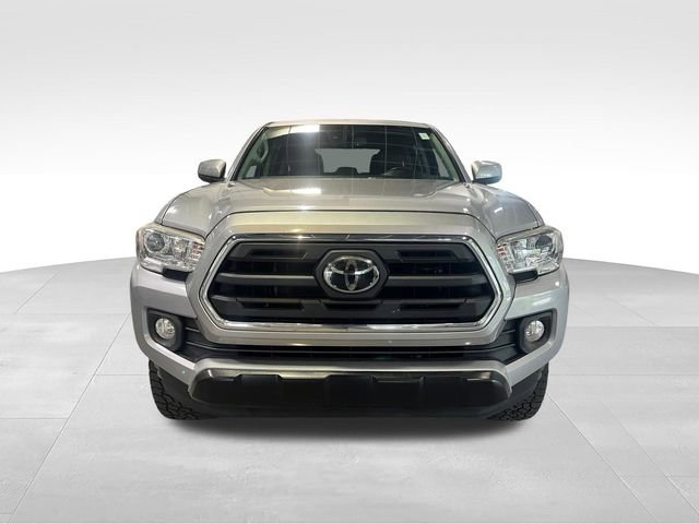 Used 2019 Toyota Tacoma SR5 AWD/4WD image 2