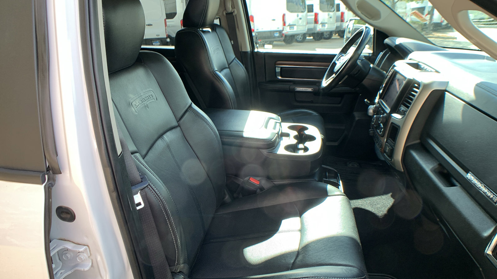 Used 2018 RAM 1500 Laramie image 32