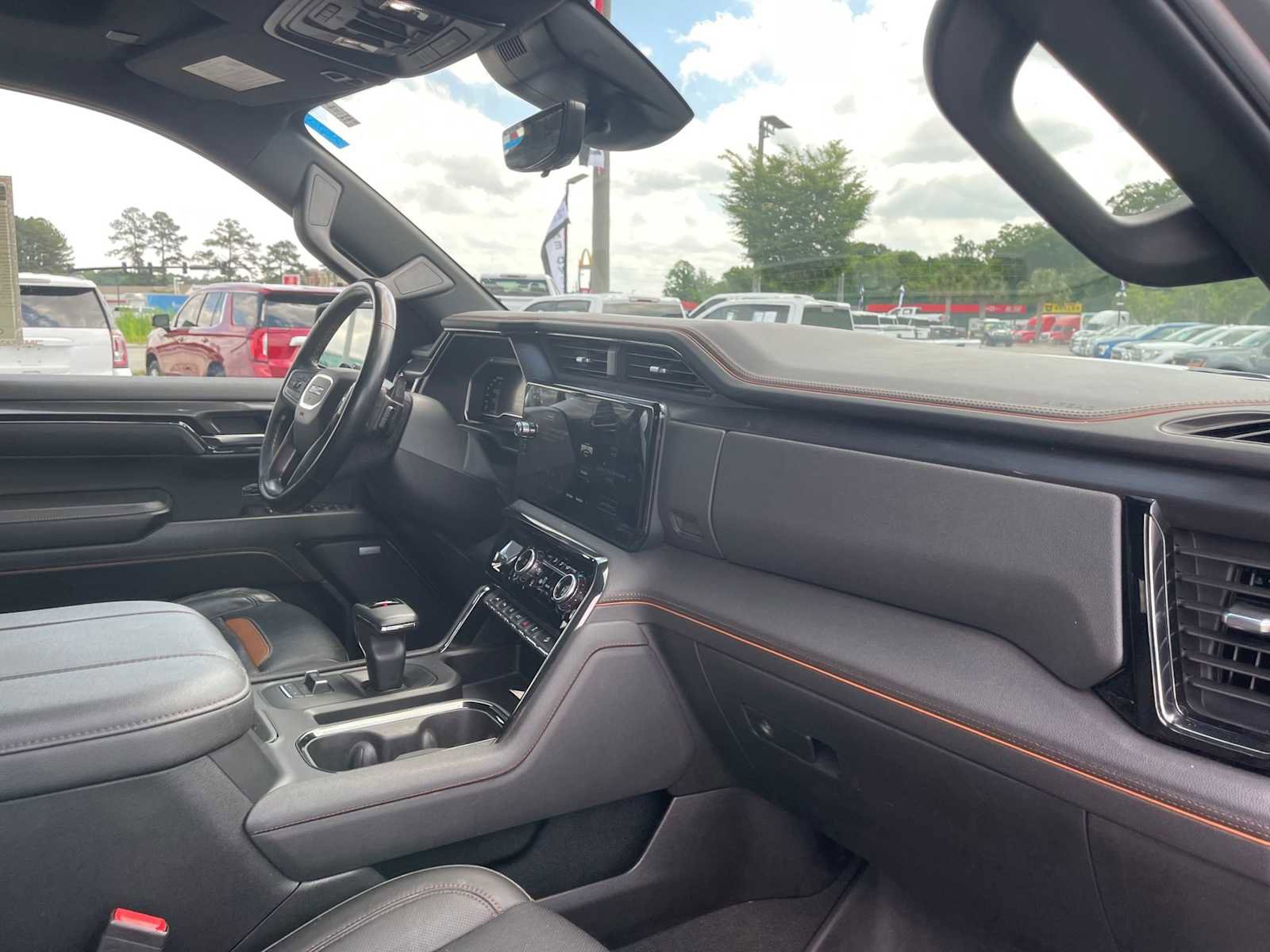 Used 2024 GMC Sierra 1500 AT4 w/ Technology Package AWD/4WD image 27