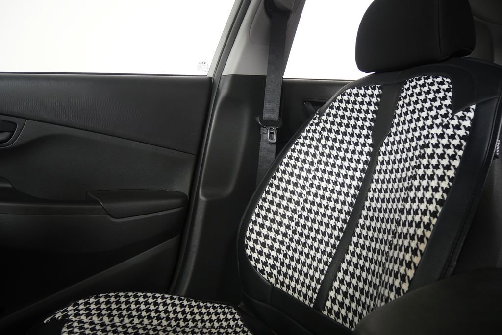 Used 2023 Hyundai Kona SE image 16