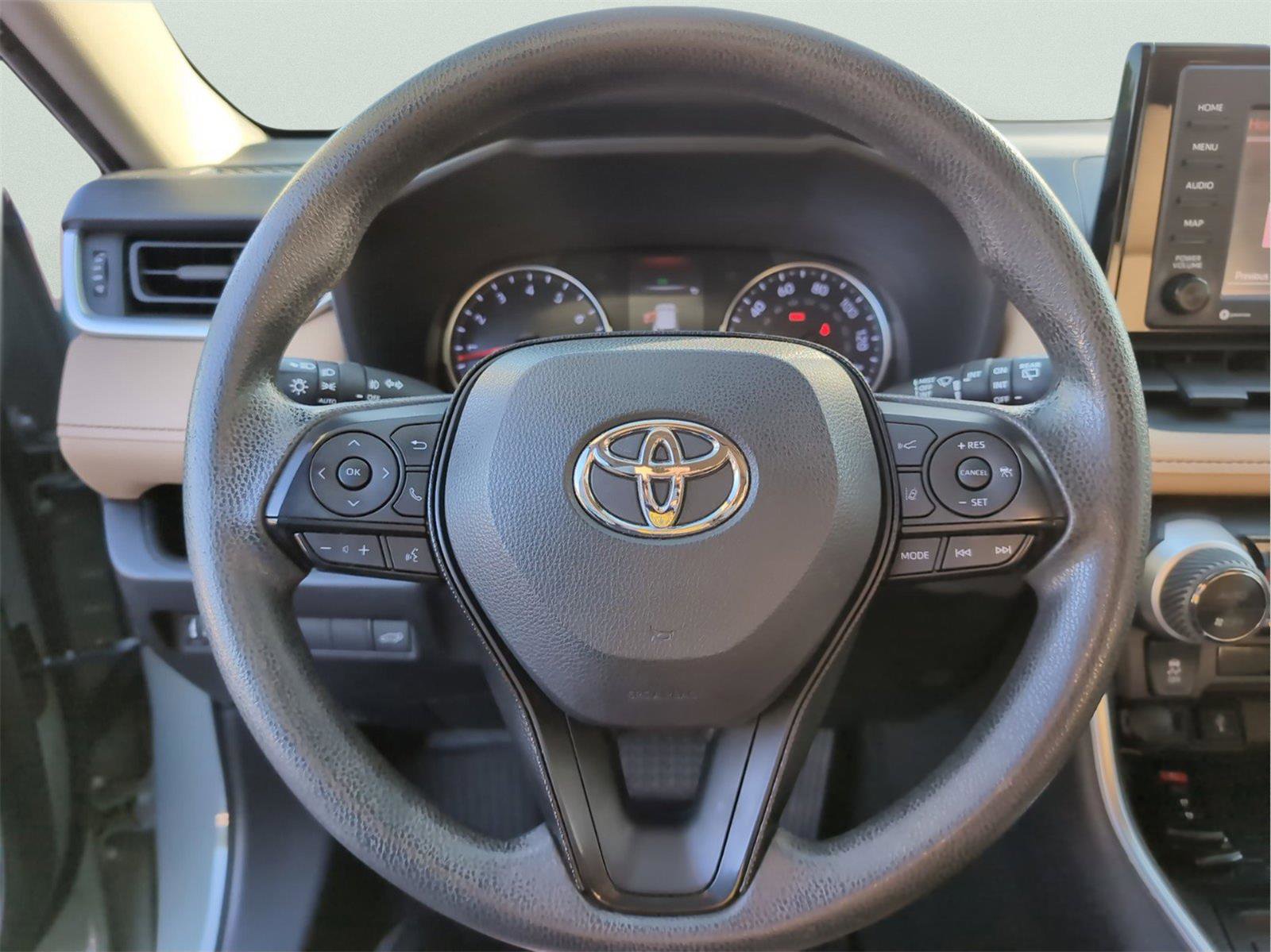 Used 2020 Toyota RAV4 XLE w/ Convenience Package image 24