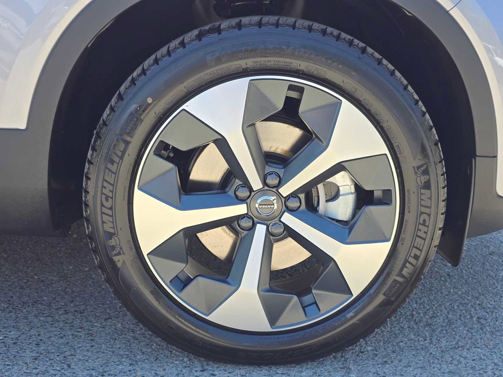 New 2026 Volvo XC40 B5 Plus w/ Protection Package Premier AWD/4WD image 9