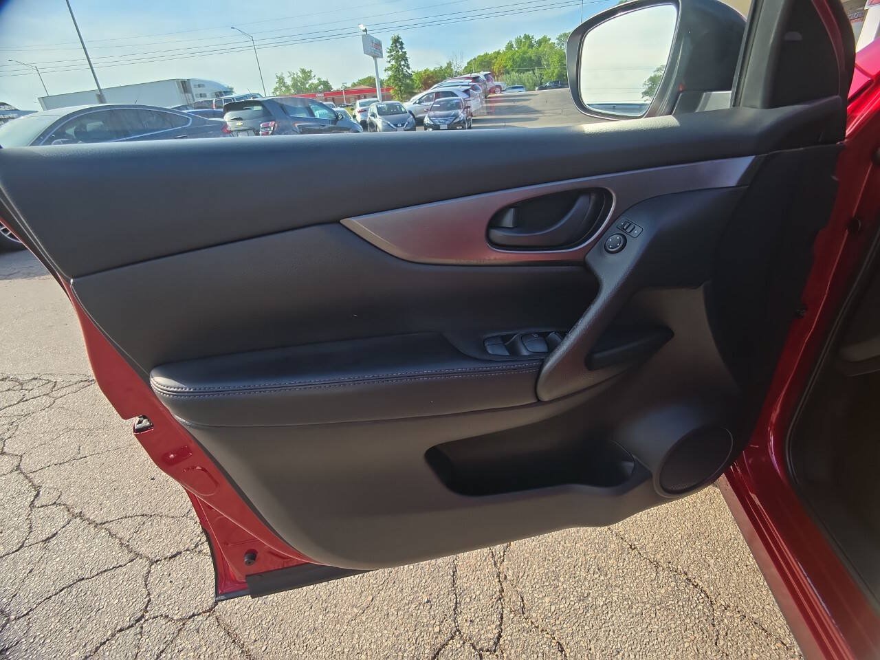 Used 2018 Nissan Rogue Sport S w/ S Appearance Package AWD/4WD image 8