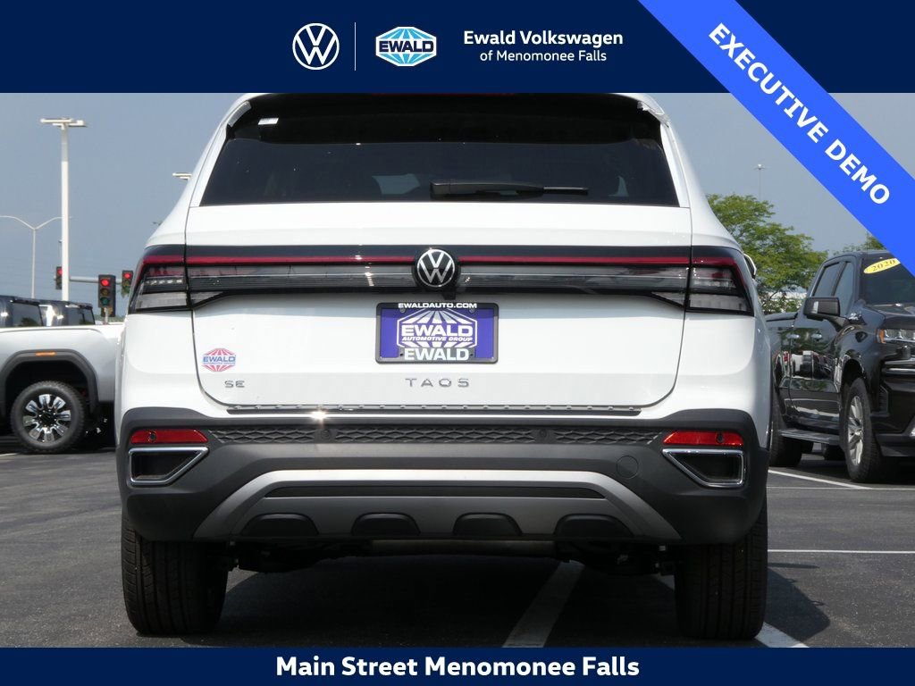Certified 2025 Volkswagen Taos SE image 23