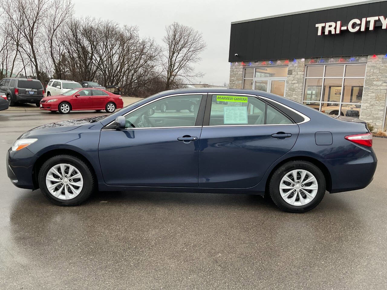 Used 2016 Toyota Camry LE image 3