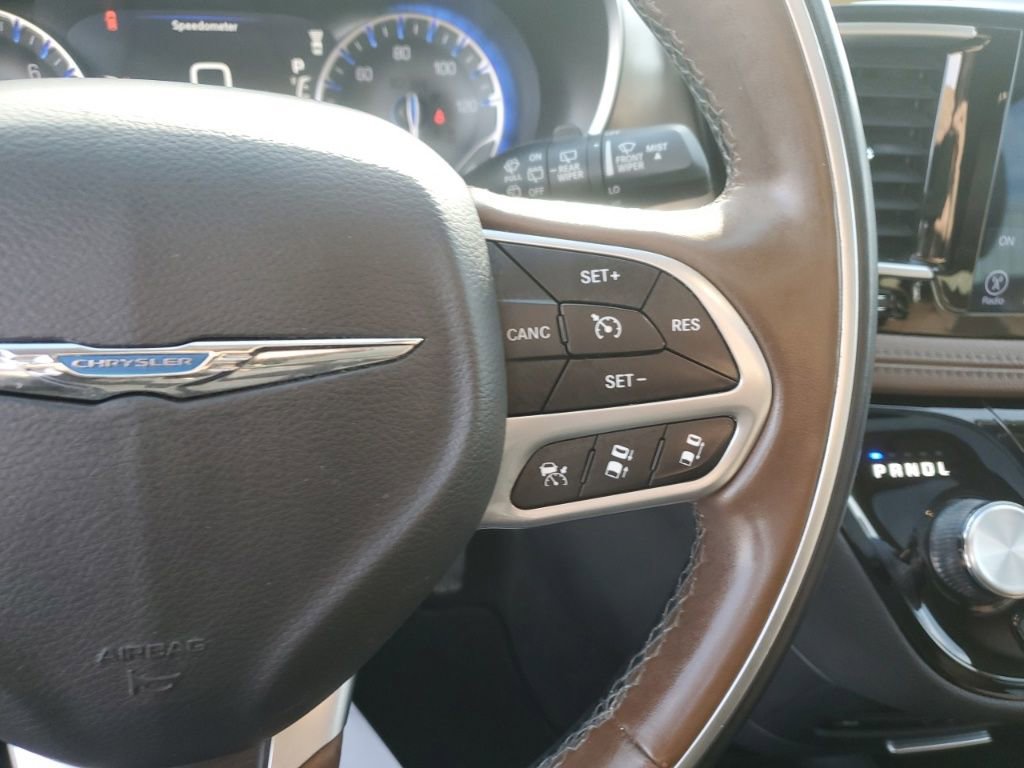 Used 2017 Chrysler Pacifica Limited image 18