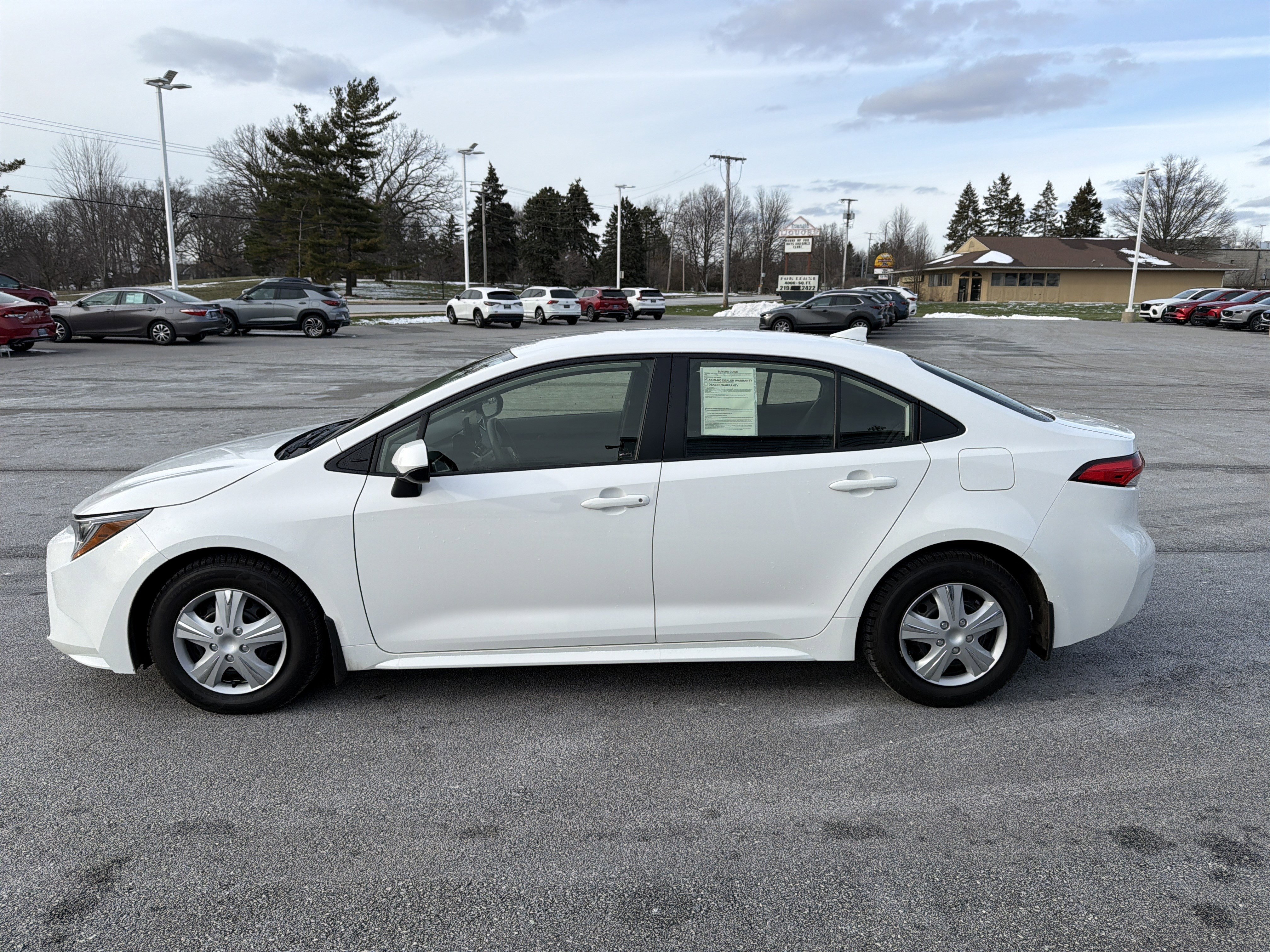 Used 2022 Toyota Corolla LE image 4